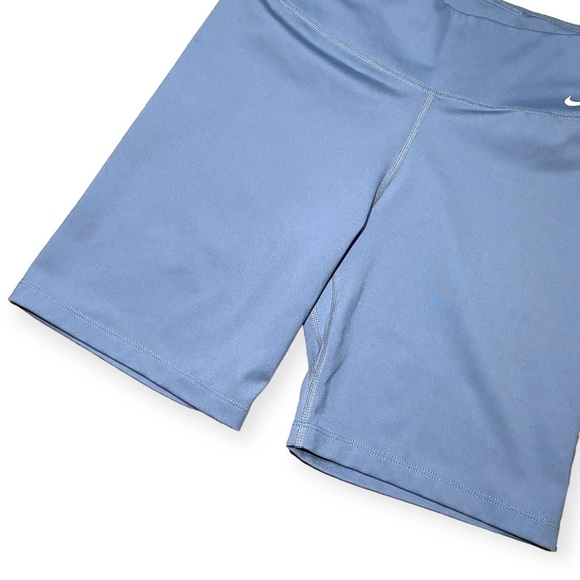 Nike One DRI FIT Mid Rise Biker Shorts - Medium - Picture 5 of 9